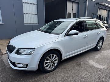 Skoda Octavia 1.6 TDI CR 105 CV DSG Elegance*EURO5