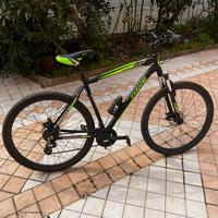 Bici mountain bike muscolare