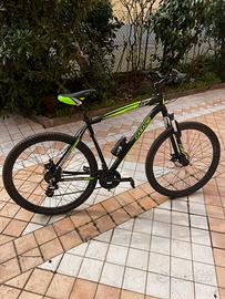 Bici mountain bike muscolare