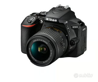 Nikon D5600 con obiettivi 18-55/70-300 + custodia