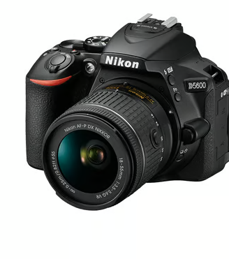 Nikon D5600 con obiettivi 18-55/70-300 + custodia