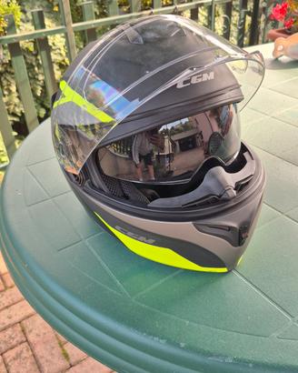Casco modulare per motociclista