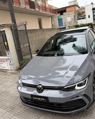 Volkswagen Golf 8 R-line 2.0 TDI 150 CV