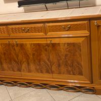 Soggiorno con vetrina e credenza