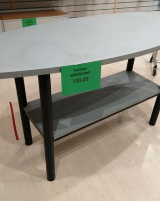 Tavolo esposizione negozio