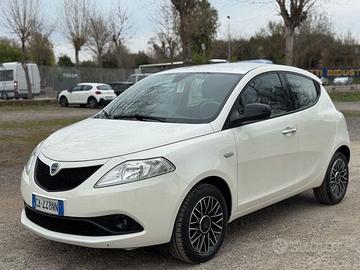 Lancia Ypsilon 1.2 69 CV 5 porte GOLD