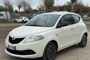 Lancia Ypsilon 1.2 69 CV 5 porte GOLD