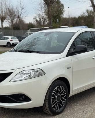 Lancia Ypsilon 1.2 69 CV 5 porte GOLD