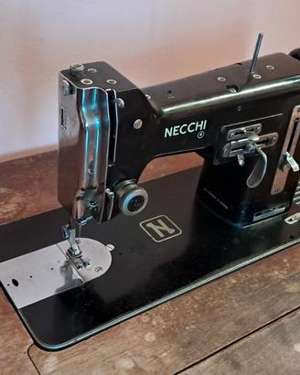 Macchina da cucire antica - NECCHI