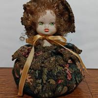 Bambola porcellana vintage da arredo o puntaspilli