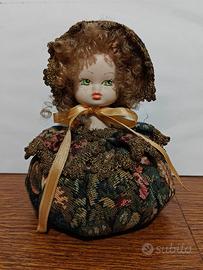 Bambola porcellana vintage da arredo o puntaspilli