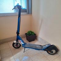 monopattino aprilia tuareg