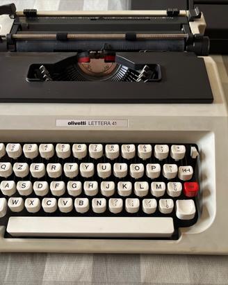 Macchina da scrivere Olivetti lettera 41