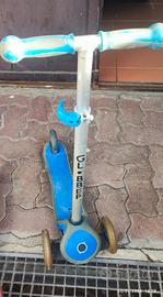 Monopattino a tre ruote