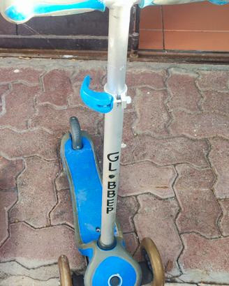 Monopattino a tre ruote