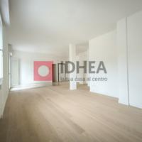 TRICAMERE ULTIMO PIANO CON TERRAZZO-RIF UT1