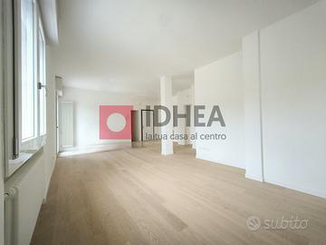 TRICAMERE ULTIMO PIANO CON TERRAZZO-RIF UT1