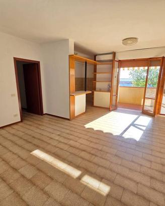 Appartamento di 110 m² con 4 locali e box auto a S