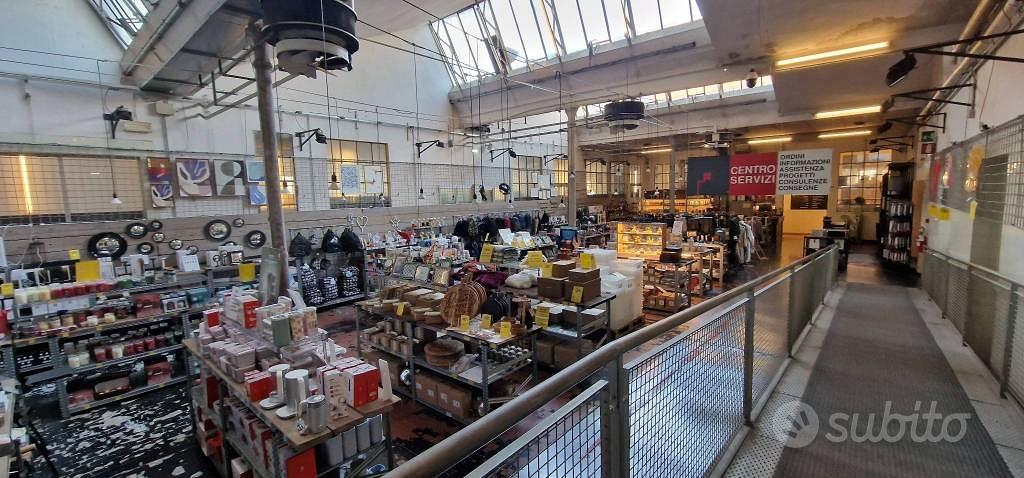 Immobile di 227 m² con 1 locale a Milano - Altro