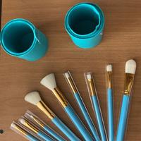 Set pennelli trucco con astuccio