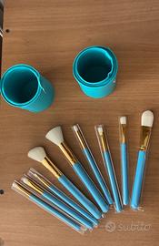 Set pennelli trucco con astuccio