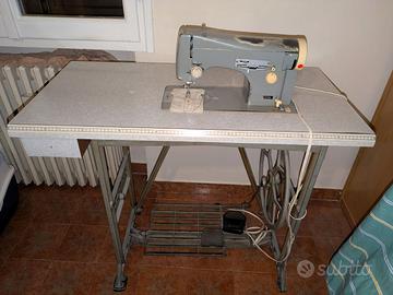 Macchina da cucire Necchi