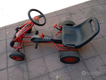 Auto a pedali per bambini 