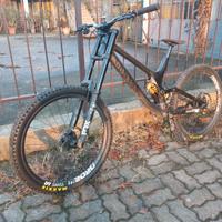 Bici Downhill Canyon Sender