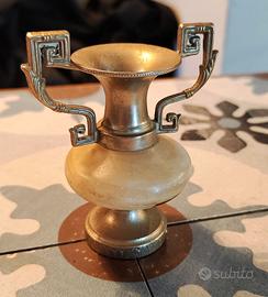 Miniatura di anfora. Onice e metallo 