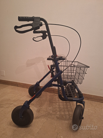 Deambulatore rollator con cestino