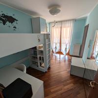 Stupenda cameretta completa di scrivania