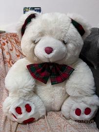 Orso peluche bianco con fiocco scozzese