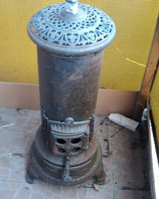 stufa antica in ghisa