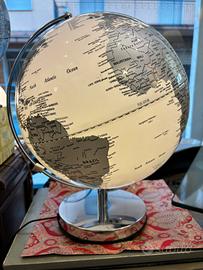 Mappamondo illuminabile