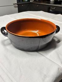 Pentola in terracotta con manici