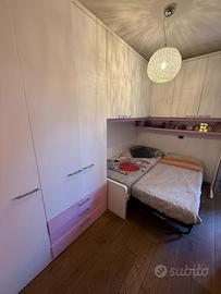 Cameretta bianca e rosa