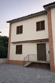 Villino a schiera con ampio garage