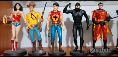 9 ACTION FIGURE DI EROI DEI FUMETTI IN PIOMBO