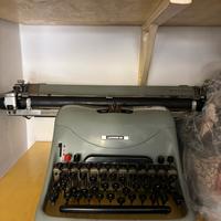 Macchina da scrivere Olivetti