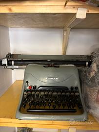 Macchina da scrivere Olivetti