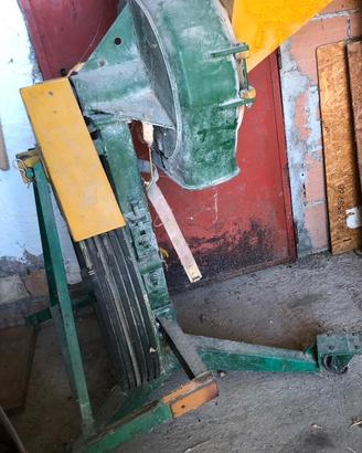 Mulino elettrico per cereali e granaglie
