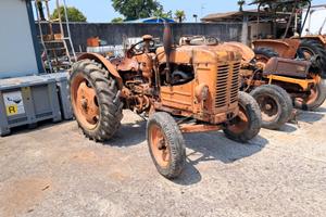 Trattore fiat 25 R ricambi usati