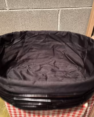 Cesto di vimini nero con manici