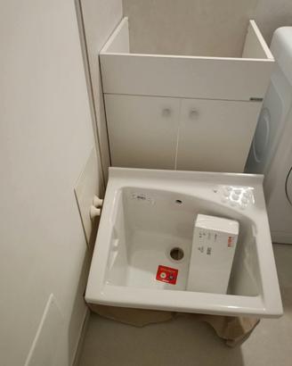 lavandino con mobile per lavanderia o esterno