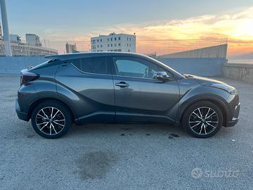 Toyota C-HR 1.8 ibrida