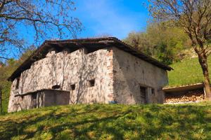 Fienile con terreno a Livemmo di Pertica Alta (BS)