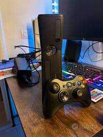 Xbox 360 con 1 joystick e DRIVER san francisco