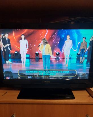TV Samsung LCD da 32 pollici 