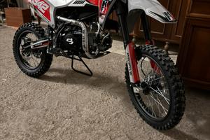 Pit bike