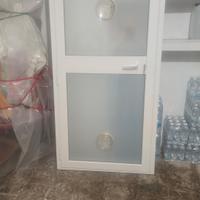 Porta con serratura 